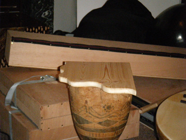 Une porte de mon kamishibaï, huilage naturel avant assemblage! 1ere étape de l'aventure. Une porte de mon kamishibaï, huilage naturel avant assemblage! 1ere étape de l'aventure.