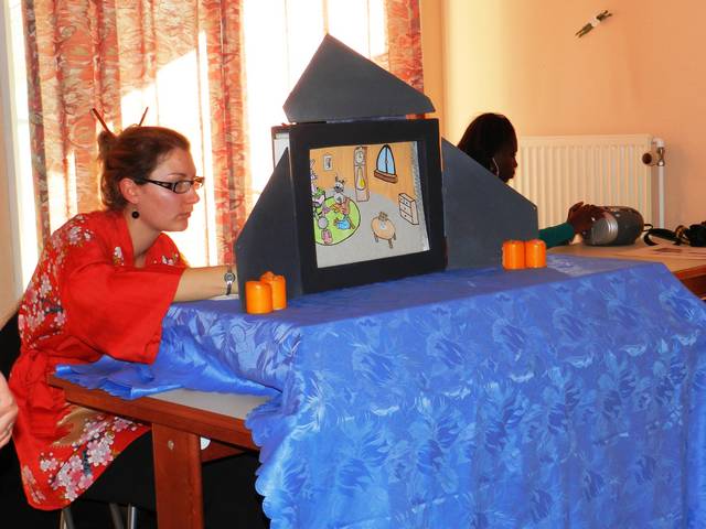 Voici le kamishibaï et le butaï réalisés par les stagiaires amp et auxiliaires de vie. Voici le kamishibaï et le butaï réalisés par les stagiaires amp et auxiliaires de vie.