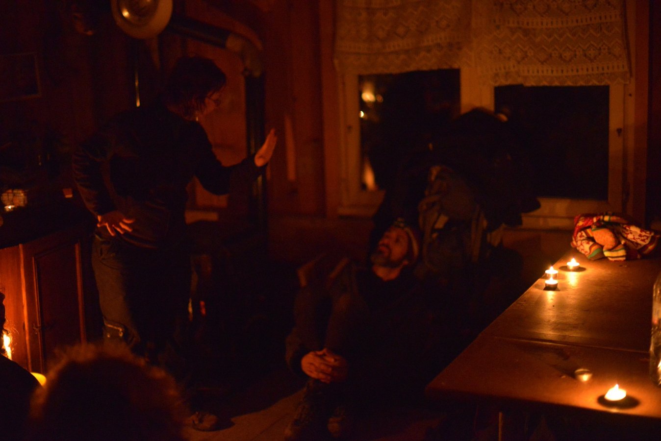 Moment contes dans une cabane à la lueur des bougies Moment contes dans une cabane à la lueur des bougies