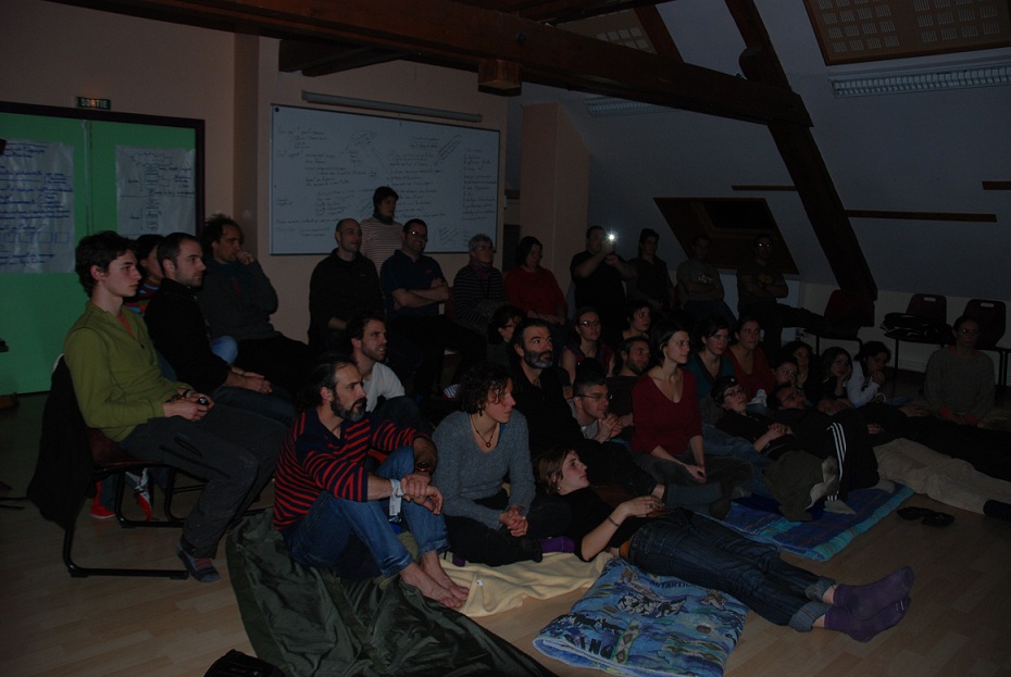 Des éducateurs à l'environnement de France réunis pour une de mes représentation kamishibaï lors des rencontres Sortir en janvier 2013 Des éducateurs à l'environnement de France réunis pour une de mes représentation kamishibaï lors des rencontres Sortir en janvier 2013