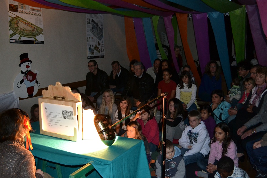 Spectacle de contes et kamishibaï pour Noël organisé par le comité des fêtes de Villedieu les mouthe. Spectacle de contes et kamishibaï pour Noël organisé par le comité des fêtes de Villedieu les mouthe.